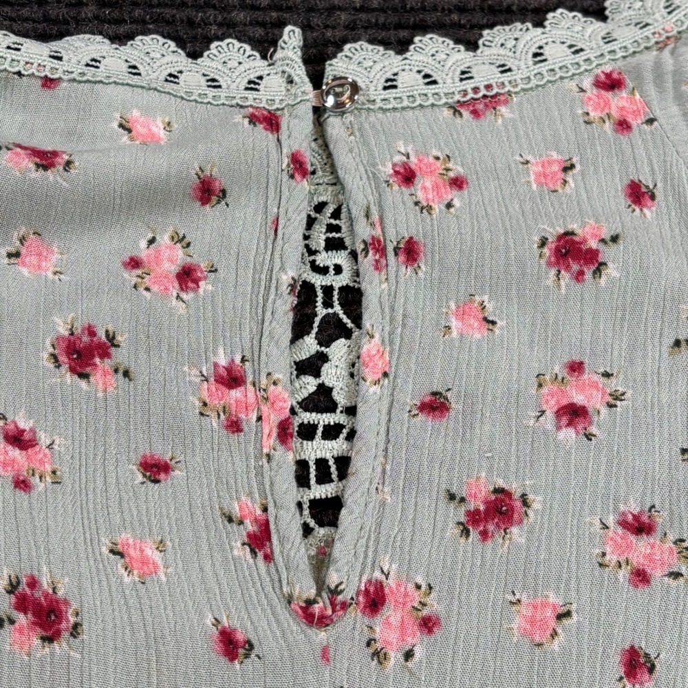 CY Fashion Sage Green Floral Crochet Lace Yoke Flutter Sleeve Blouse Small‎ - Picture 4 of 7